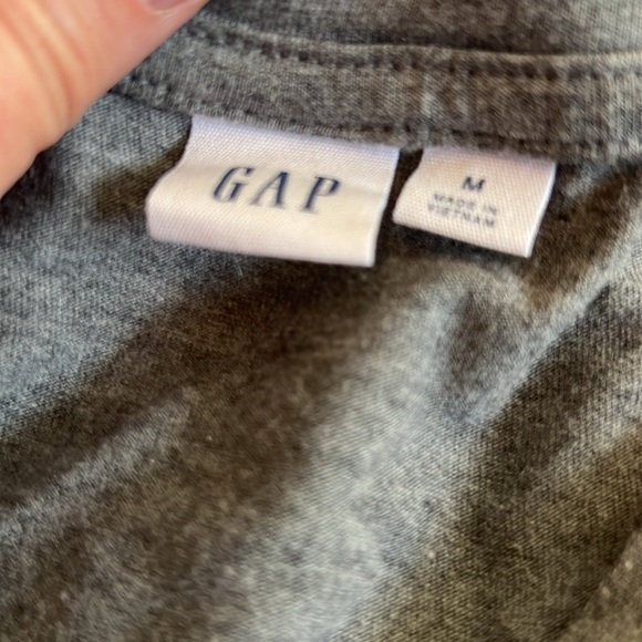 GAP V neck, tiered mini dress with flutter sleeves - size M - Picture 5 of 10